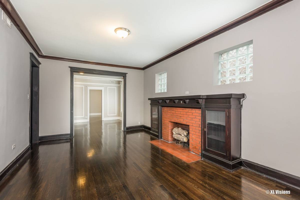 Apartment for rent at 5039 S Champlain Ave, Chicago, IL 60615