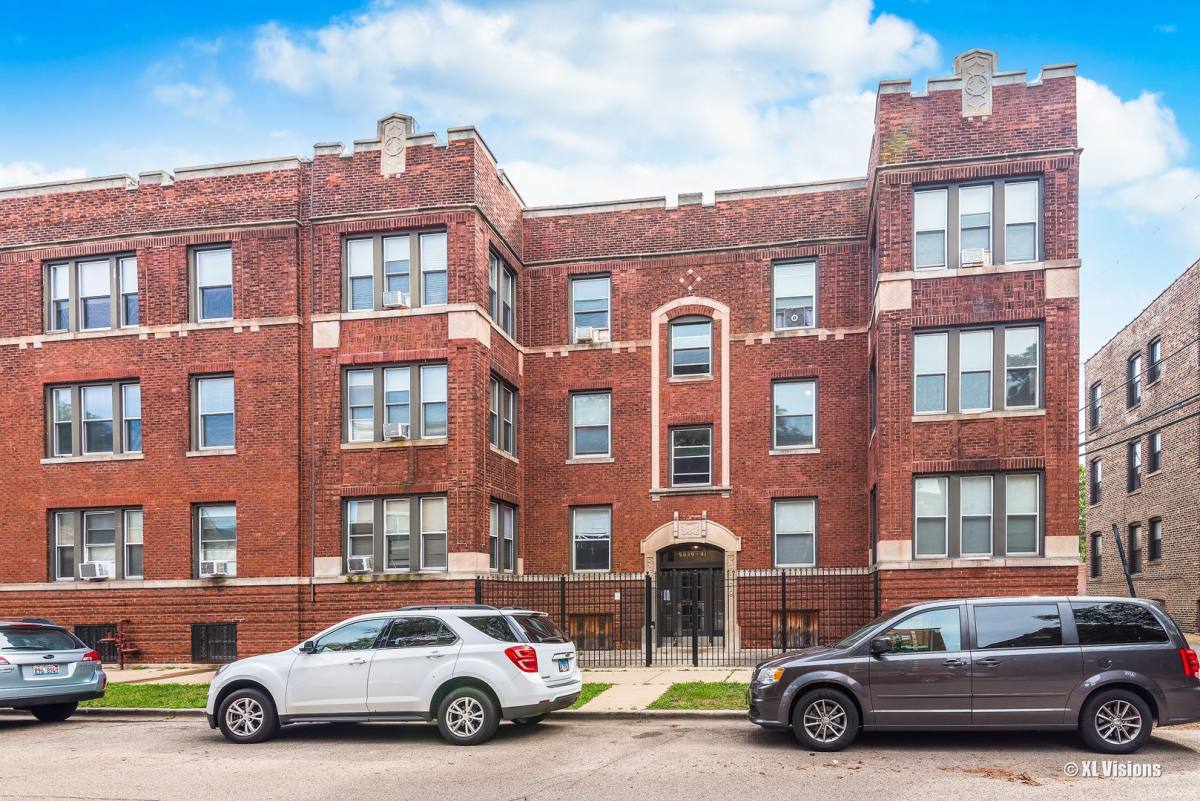 Apartment for rent at 5039 S Champlain Ave, Chicago, IL 60615