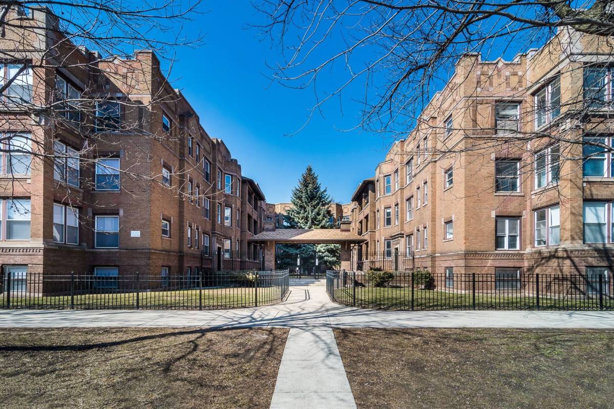 Apartment for rent at 5838 S Michigan Ave, Chicago, IL 60637