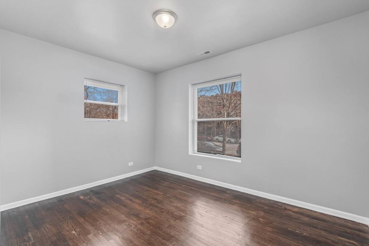 Apartment for rent at 5838 S Michigan Ave, Chicago, IL 60637