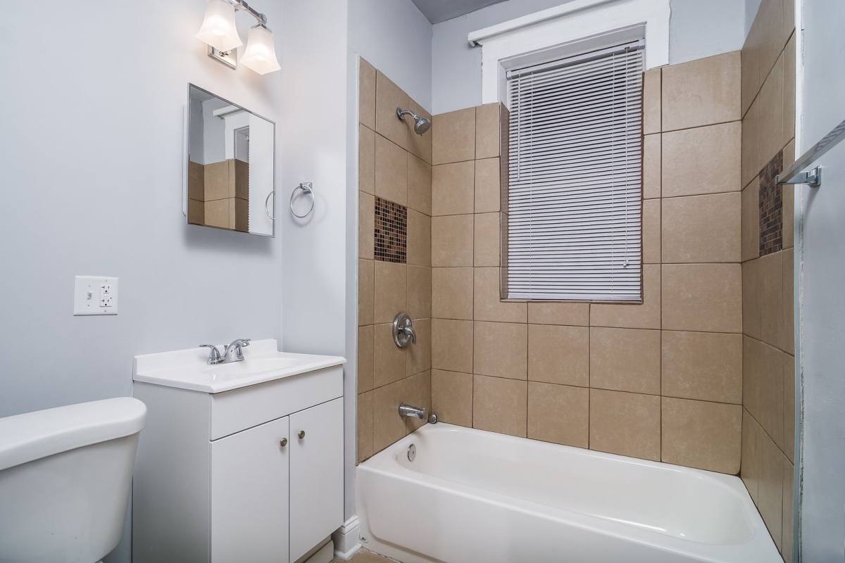 Apartment for rent at 5838 S Michigan Ave, Chicago, IL 60637