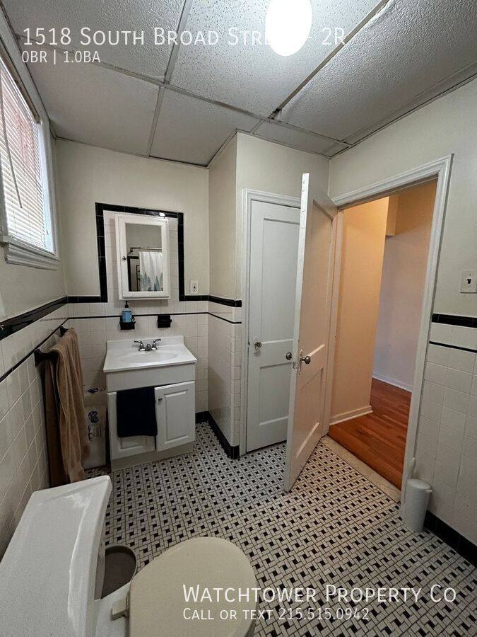Apartment for rent at 1518 S Broad St #2R, Philadelphia, PA 19146