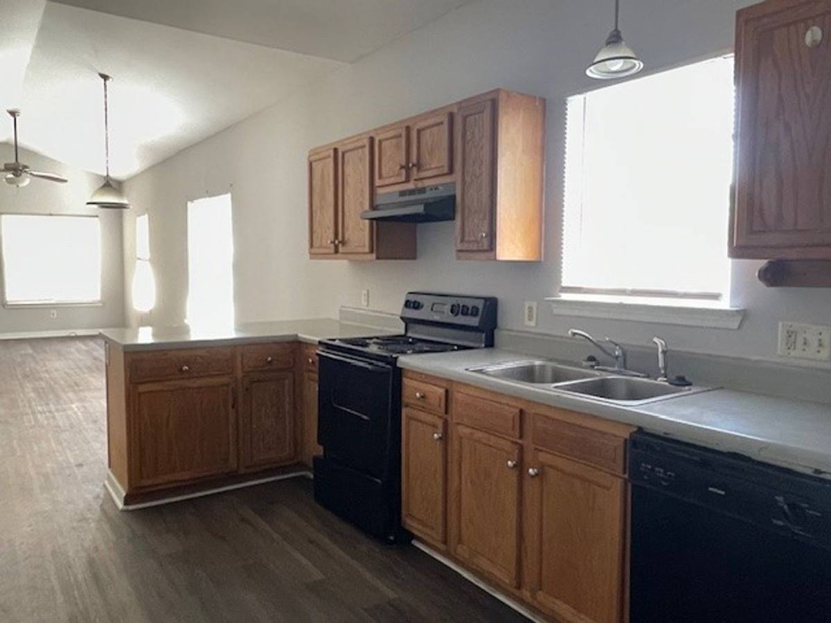 House for rent at 433 Evans St, Wilmington, NC 28405