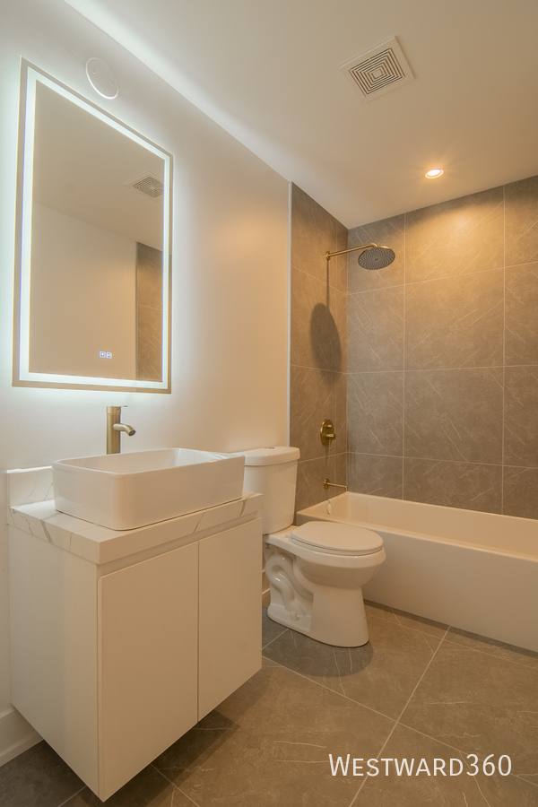 Apartment for rent at 2046 W Washington Blvd #3, Chicago, IL 60612