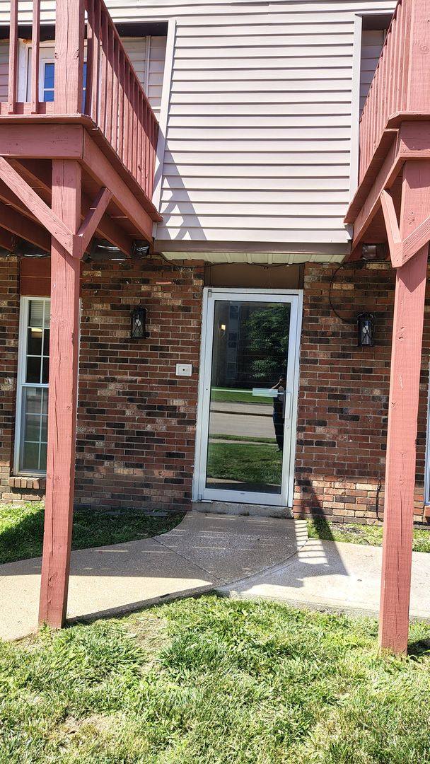 Apartment for rent at 710 W Mill St, Carbondale, IL 62901
