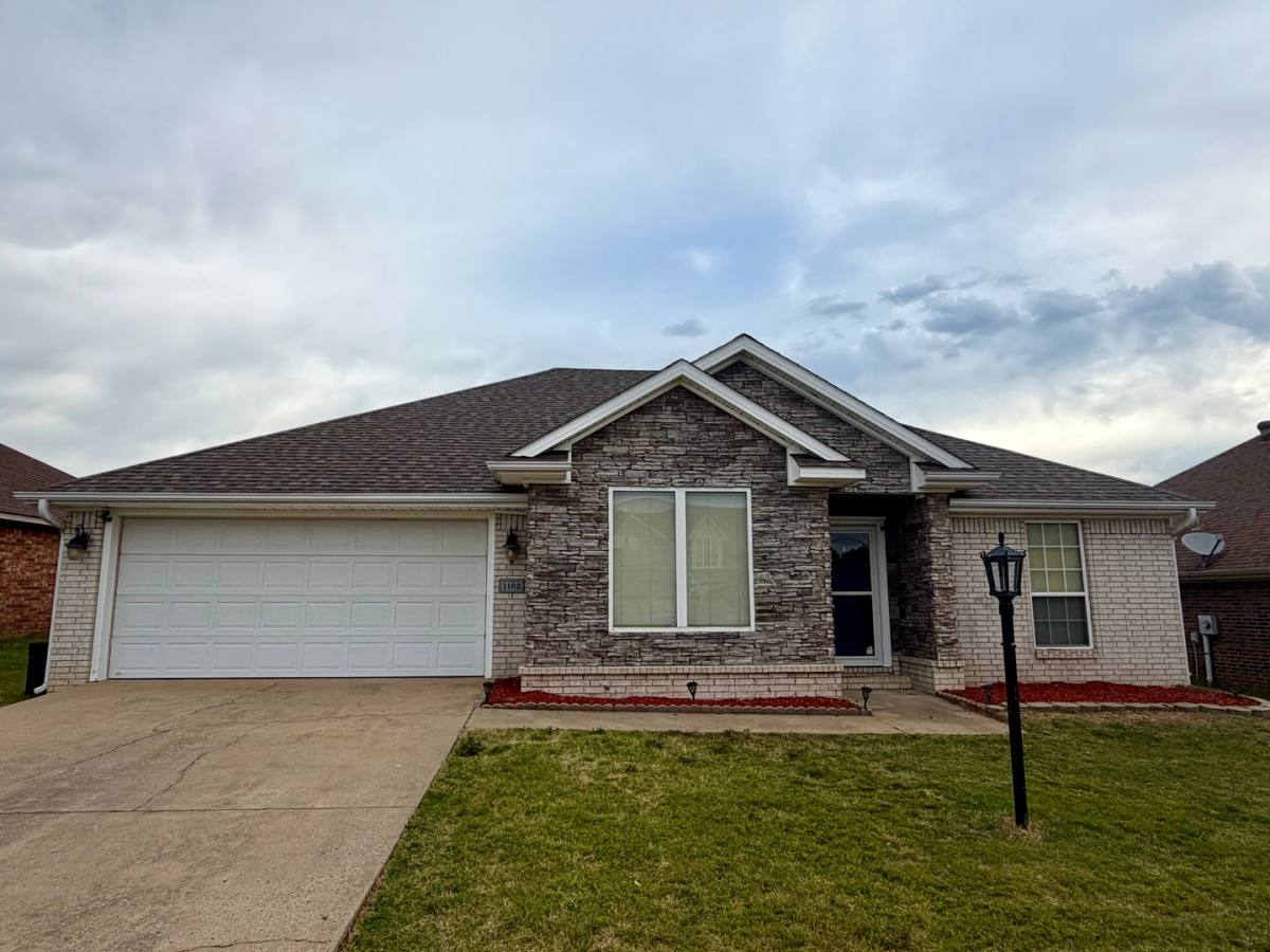House for rent at 1102 Red Oak Dr, Alma, AR 72921