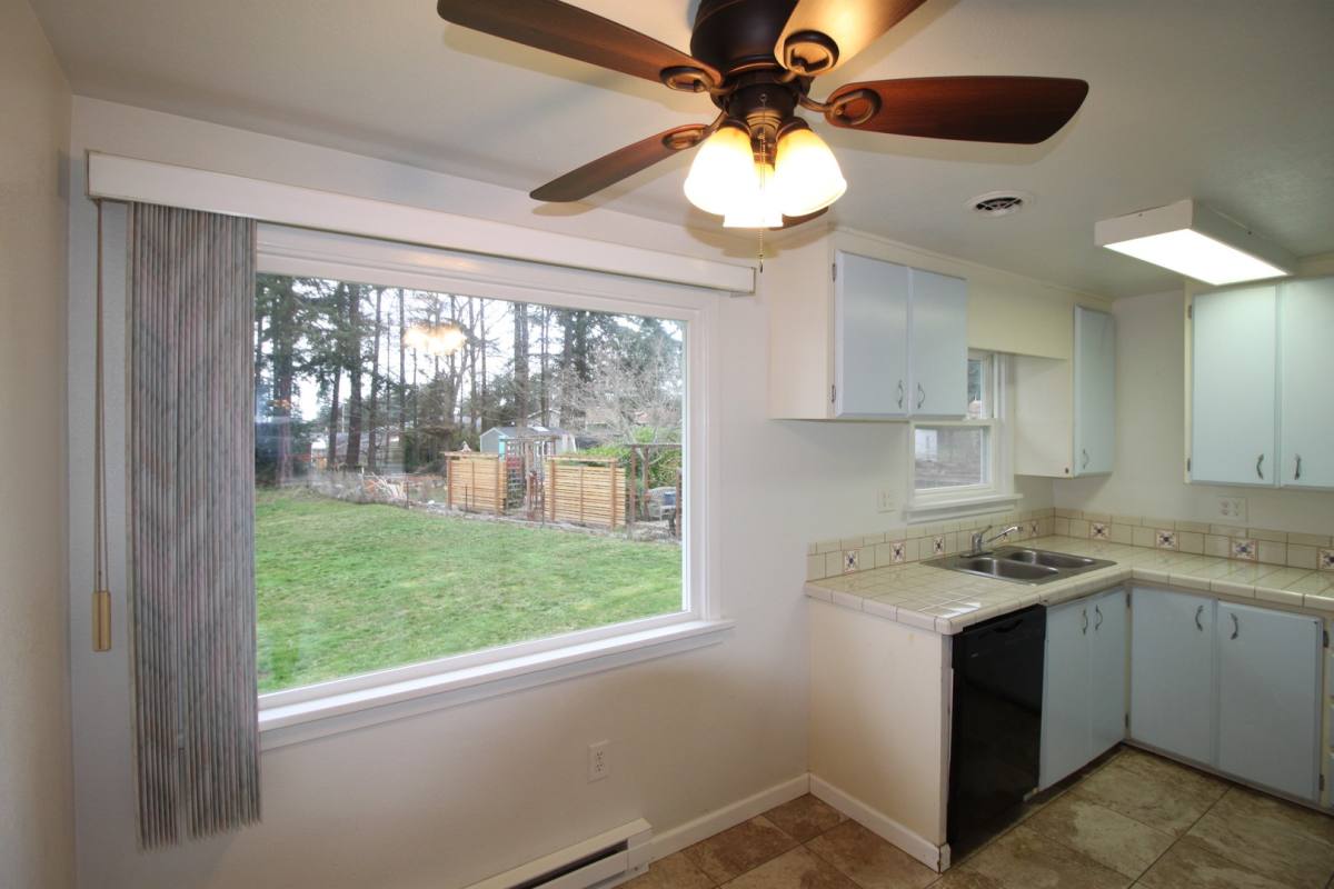 House for rent at 441 NE Regatta Dr, Oak Harbor, WA 98277