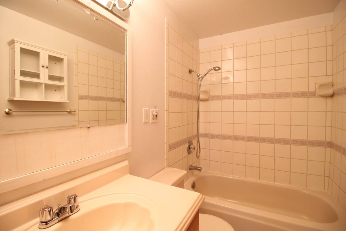 House for rent at 441 NE Regatta Dr, Oak Harbor, WA 98277