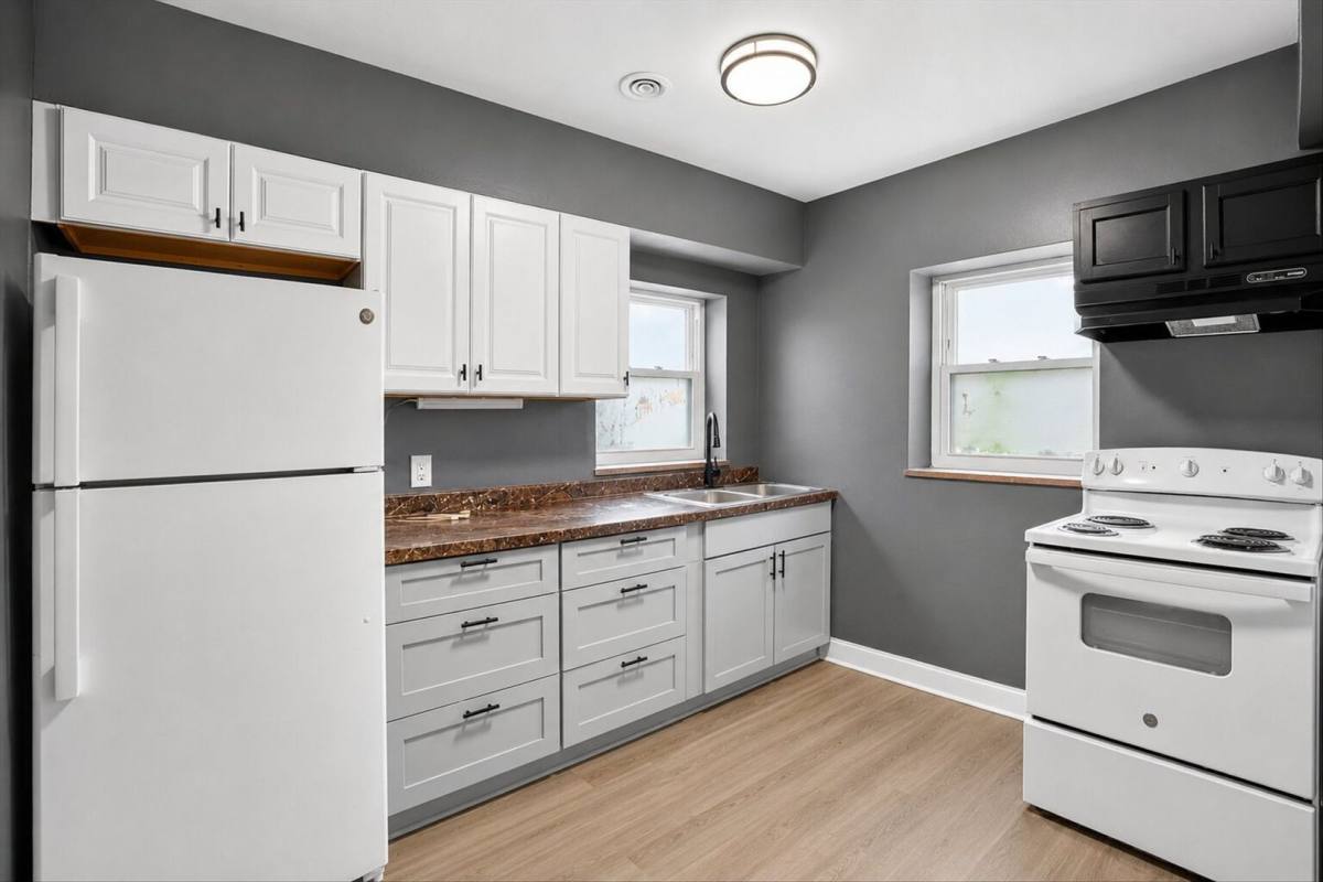 Apartment for rent at 18963 Hilliard Blvd, Rocky River, OH 44116