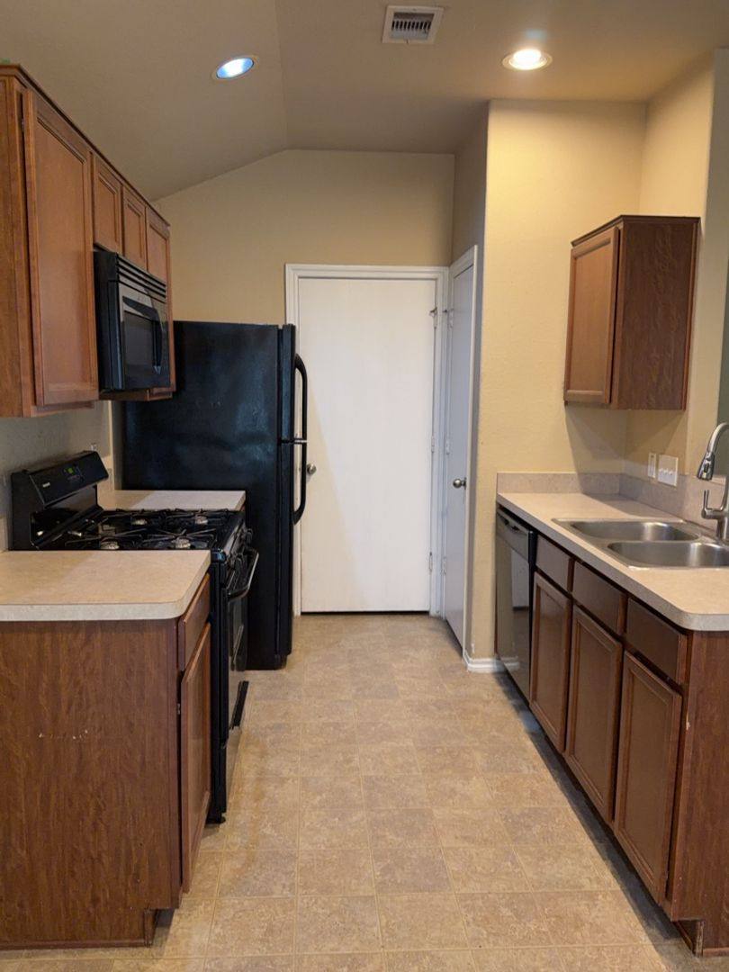 House for rent at 811 Lovebug Lane, Conroe, TX 77301