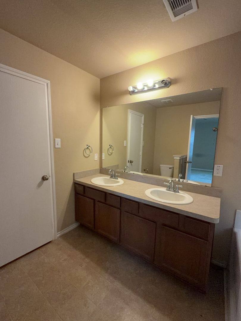 House for rent at 811 Lovebug Lane, Conroe, TX 77301
