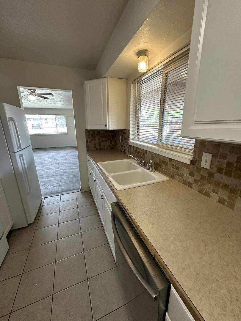 Apartment for rent at 1619 W 5th Ave, Kennewick, WA 99336