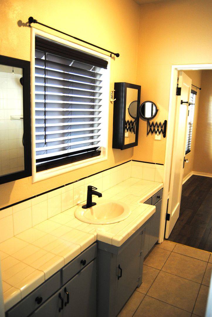 House for rent at 114 Flower St, Bakersfield, CA 93305