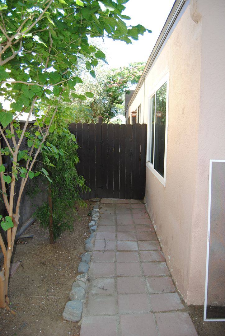 House for rent at 114 Flower St, Bakersfield, CA 93305