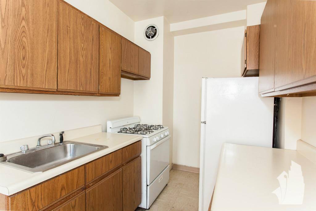 Apartment for rent at 540 W Briar Place, Chicago, IL 60657