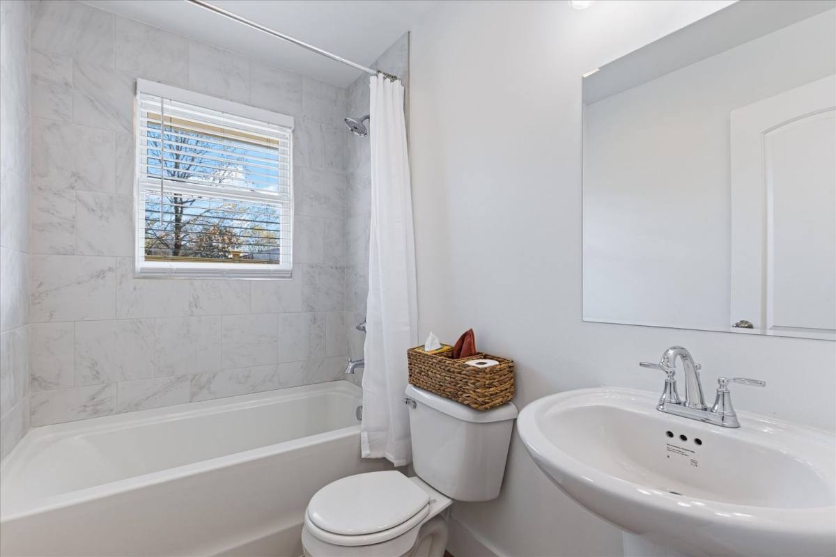 Condo for rent at 627 Shelby Ave, Nashville, TN 37206