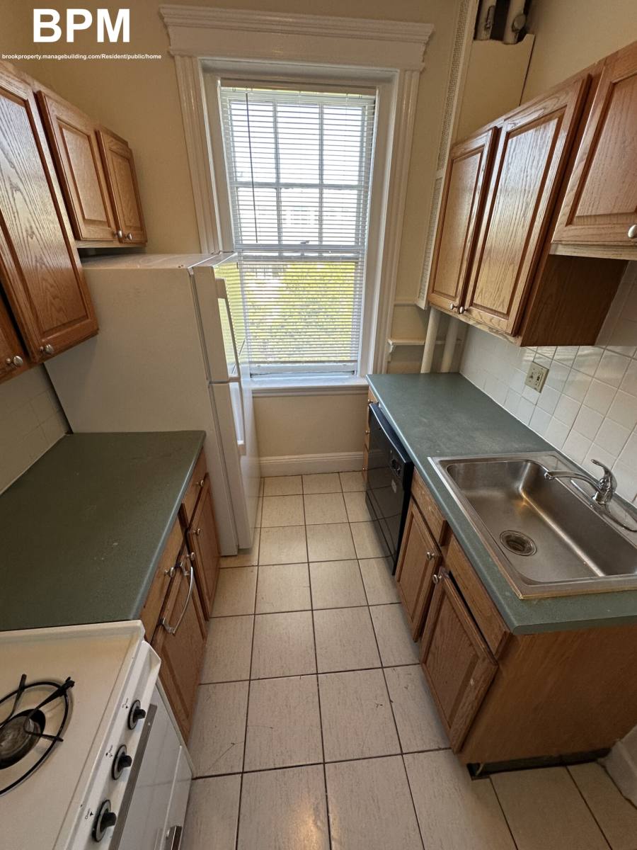 Apartment for rent at 37 Wendell St, Cambridge, MA 02138