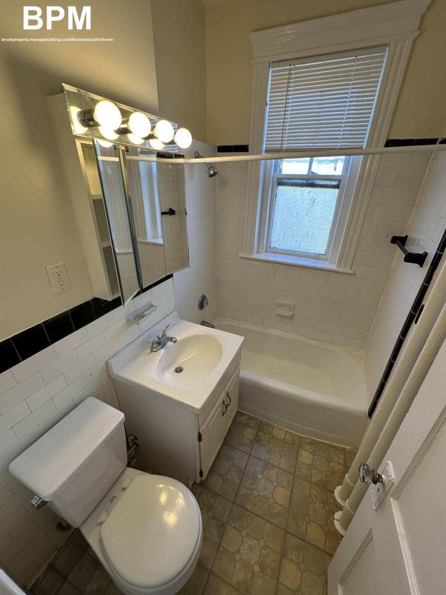 Apartment for rent at 37 Wendell St, Cambridge, MA 02138
