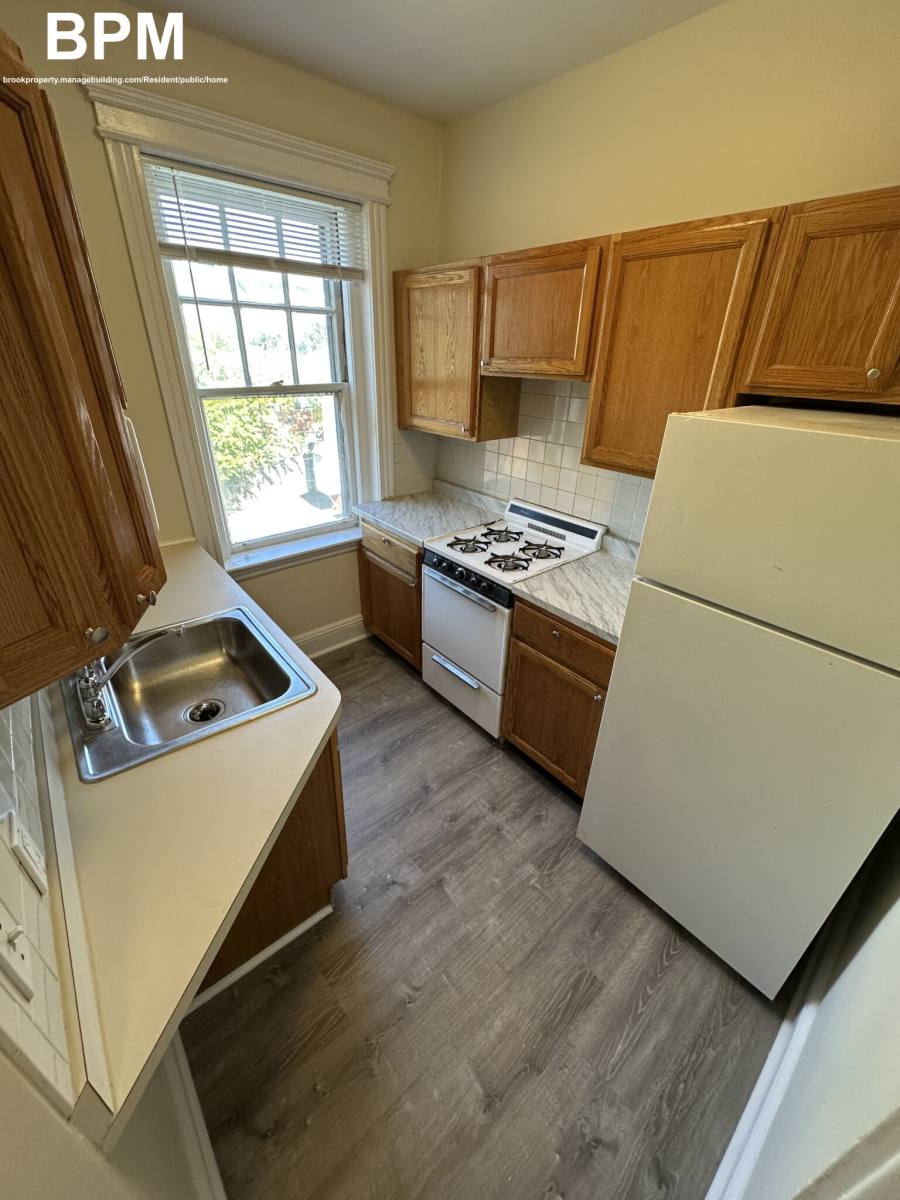Apartment for rent at 37 Wendell St, Cambridge, MA 02138