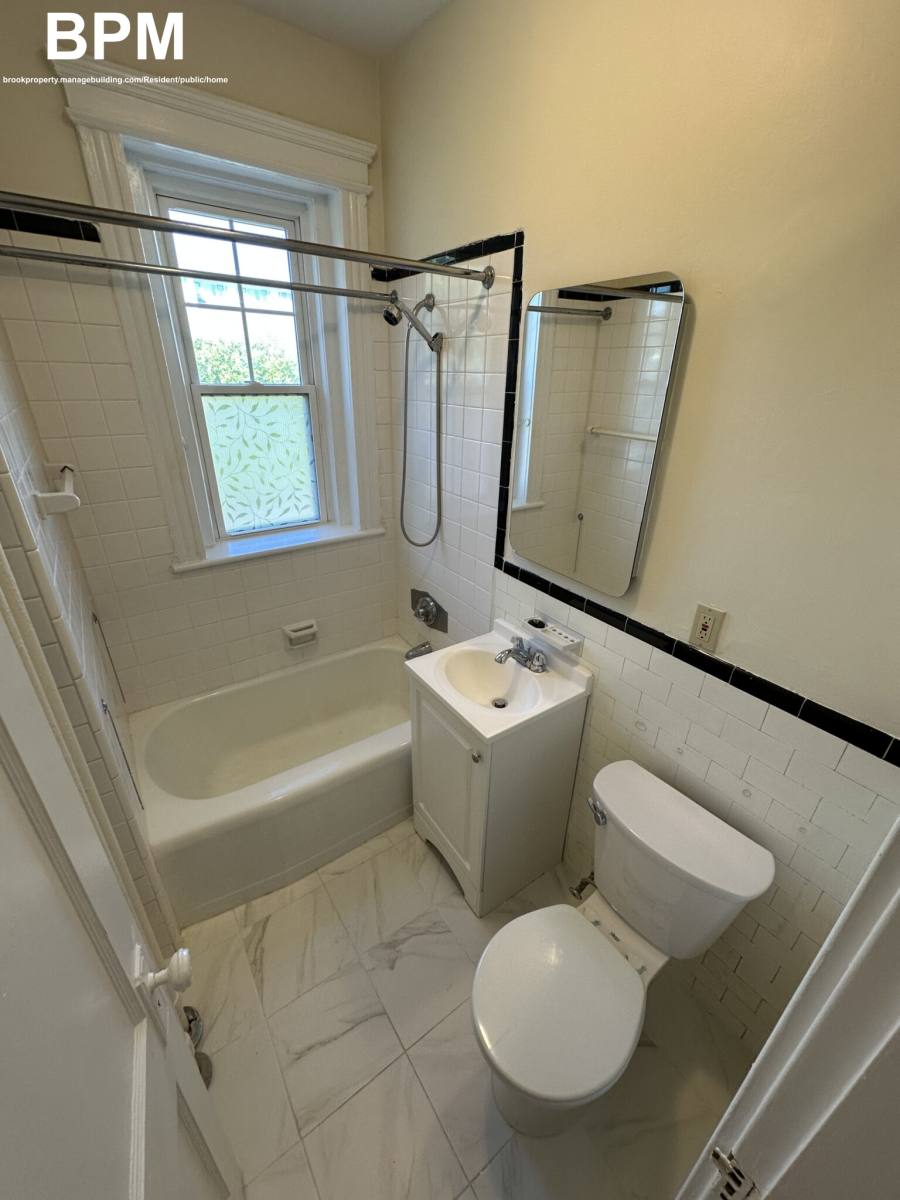 Apartment for rent at 37 Wendell St, Cambridge, MA 02138