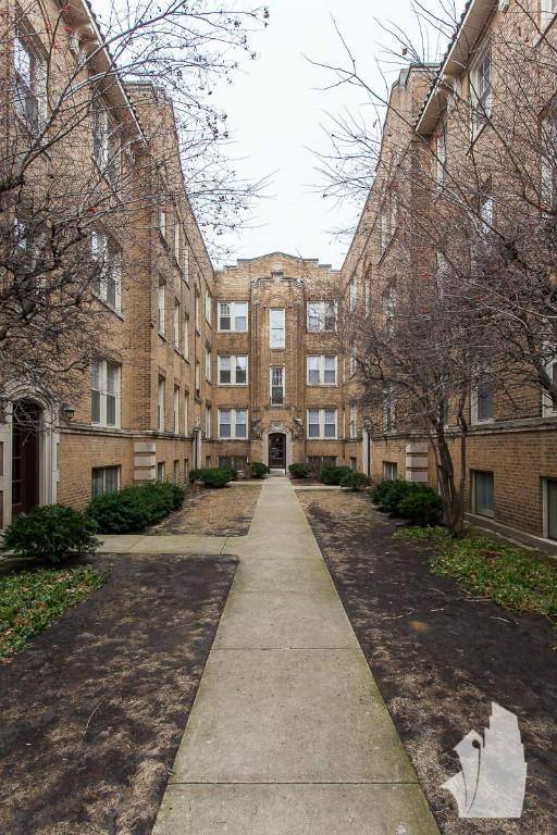Apartment for rent at 2106 W Ainslie St #2N, Chicago, IL 60625