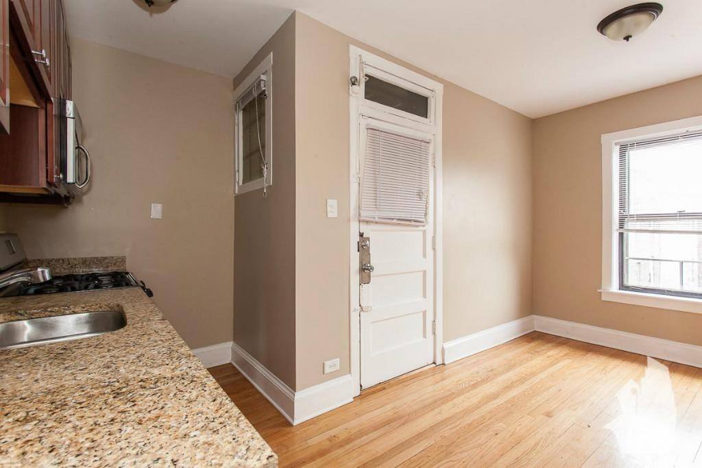 Apartment for rent at 2106 W Ainslie St #2N, Chicago, IL 60625