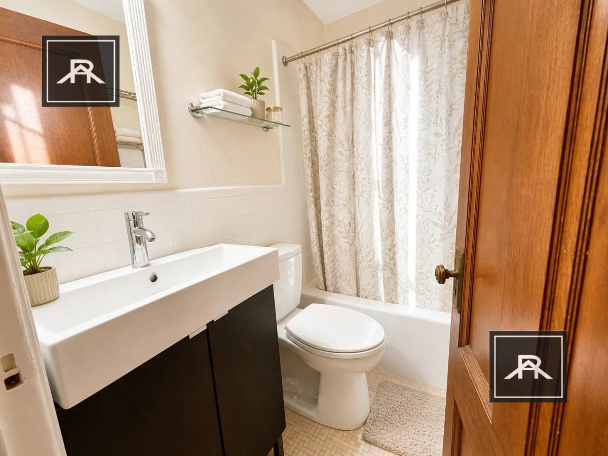 Apartment for rent at 1748 Beacon #2, Brookline, MA 02445