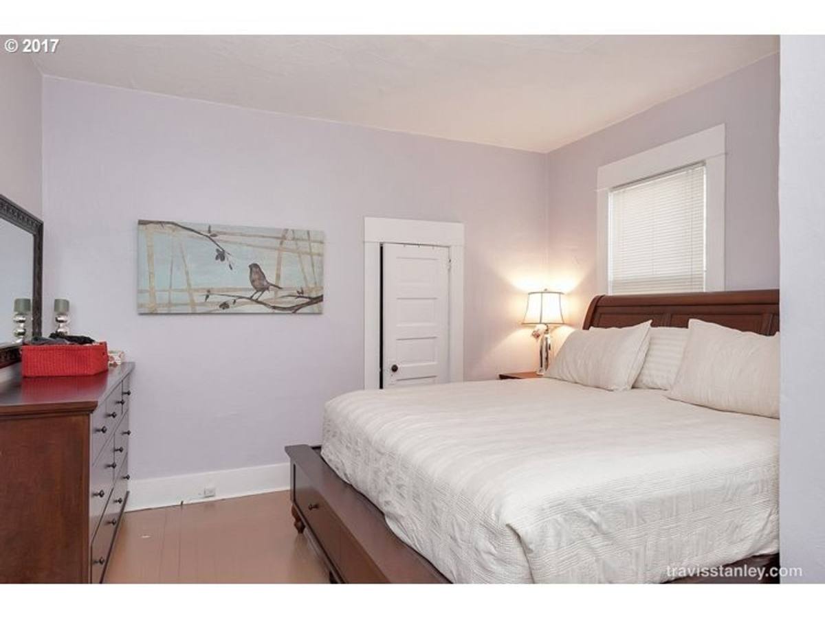 Apartment for rent at 1115 - 1117 SE Marion St, Portland, OR 97202