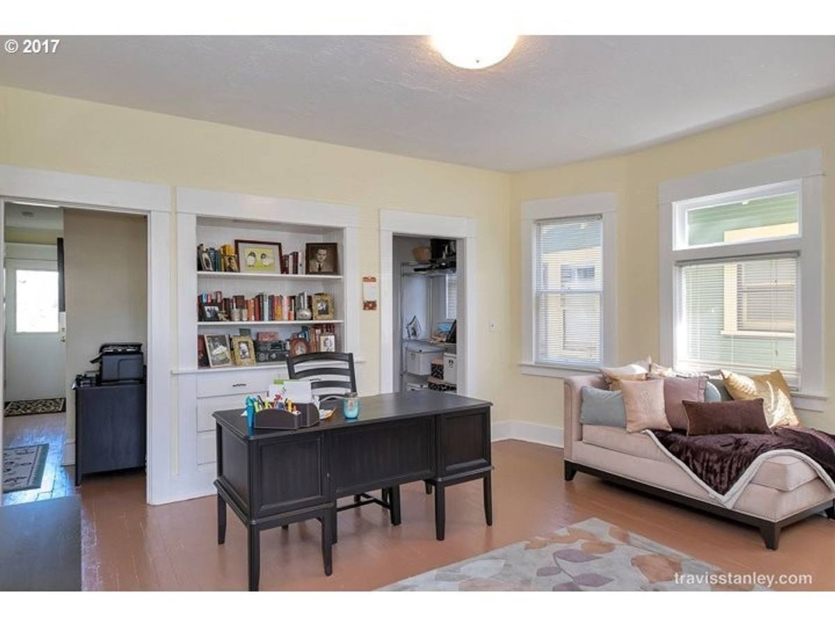 Apartment for rent at 1115 - 1117 SE Marion St, Portland, OR 97202