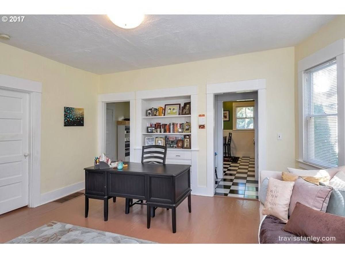 Apartment for rent at 1115 - 1117 SE Marion St, Portland, OR 97202