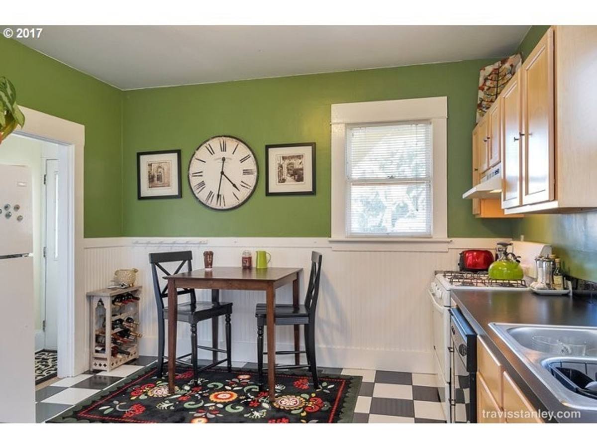 Apartment for rent at 1115 - 1117 SE Marion St, Portland, OR 97202