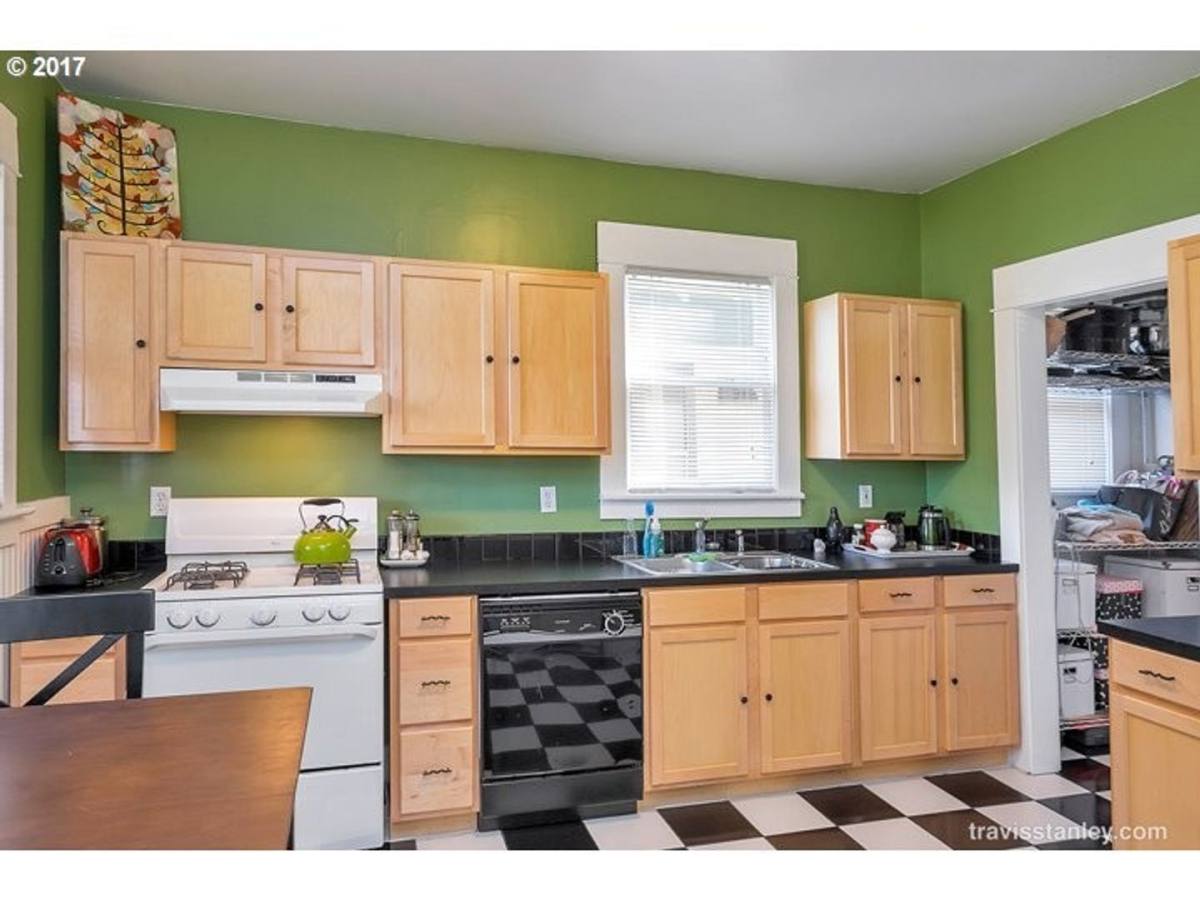 Apartment for rent at 1115 - 1117 SE Marion St, Portland, OR 97202
