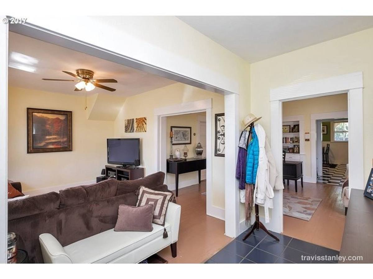Apartment for rent at 1115 - 1117 SE Marion St, Portland, OR 97202