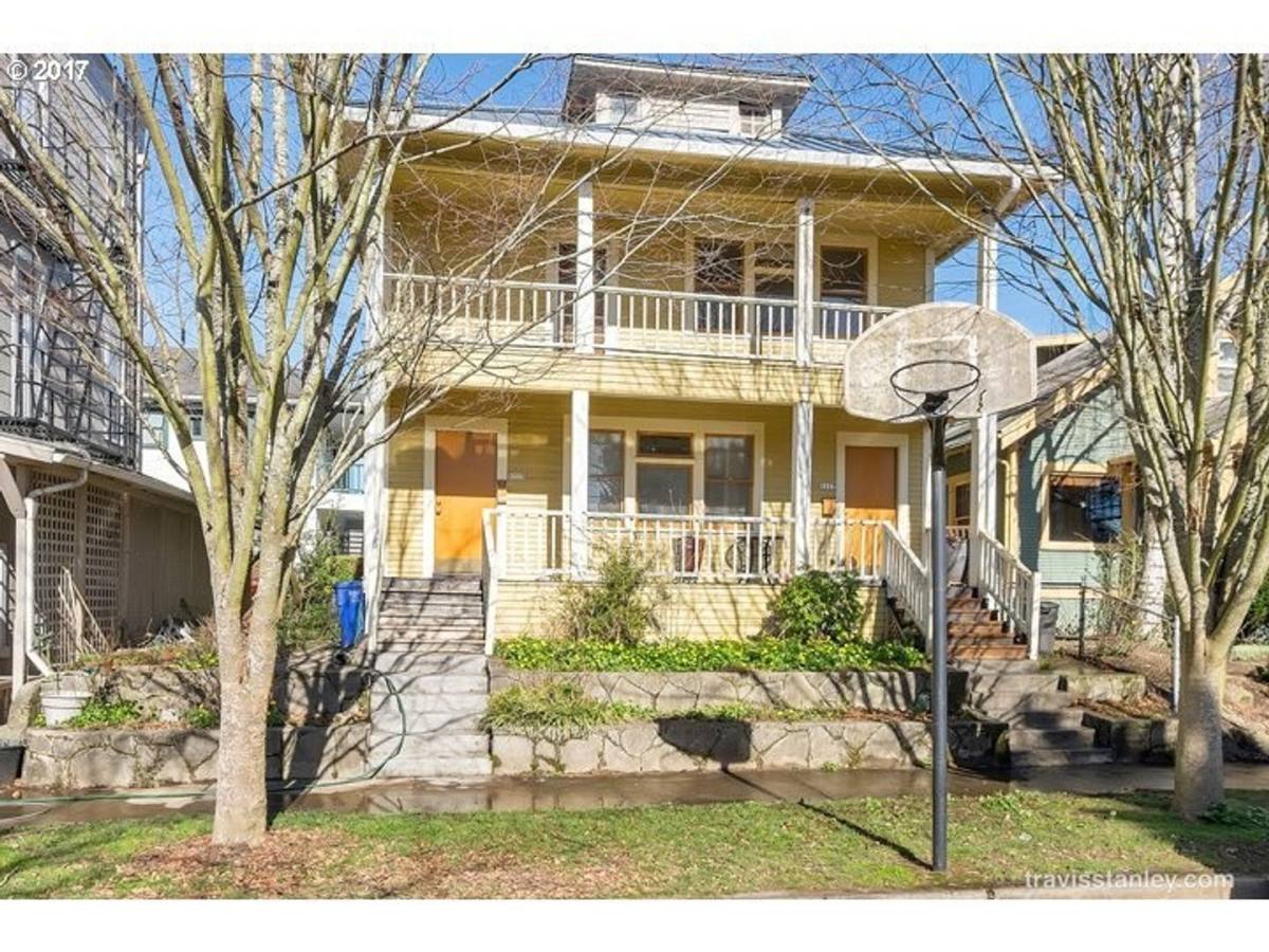 Apartment for rent at 1115 - 1117 SE Marion St, Portland, OR 97202