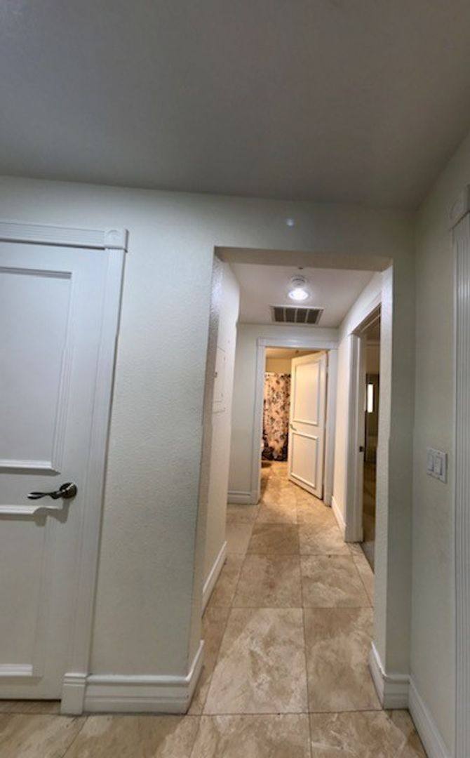 Apartment for rent at 270 E Flamingo Rd, Las Vegas, NV 89169
