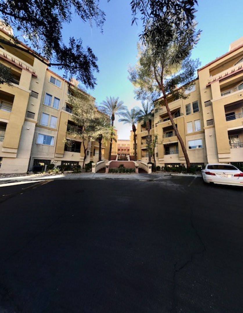 Apartment for rent at 270 E Flamingo Rd, Las Vegas, NV 89169