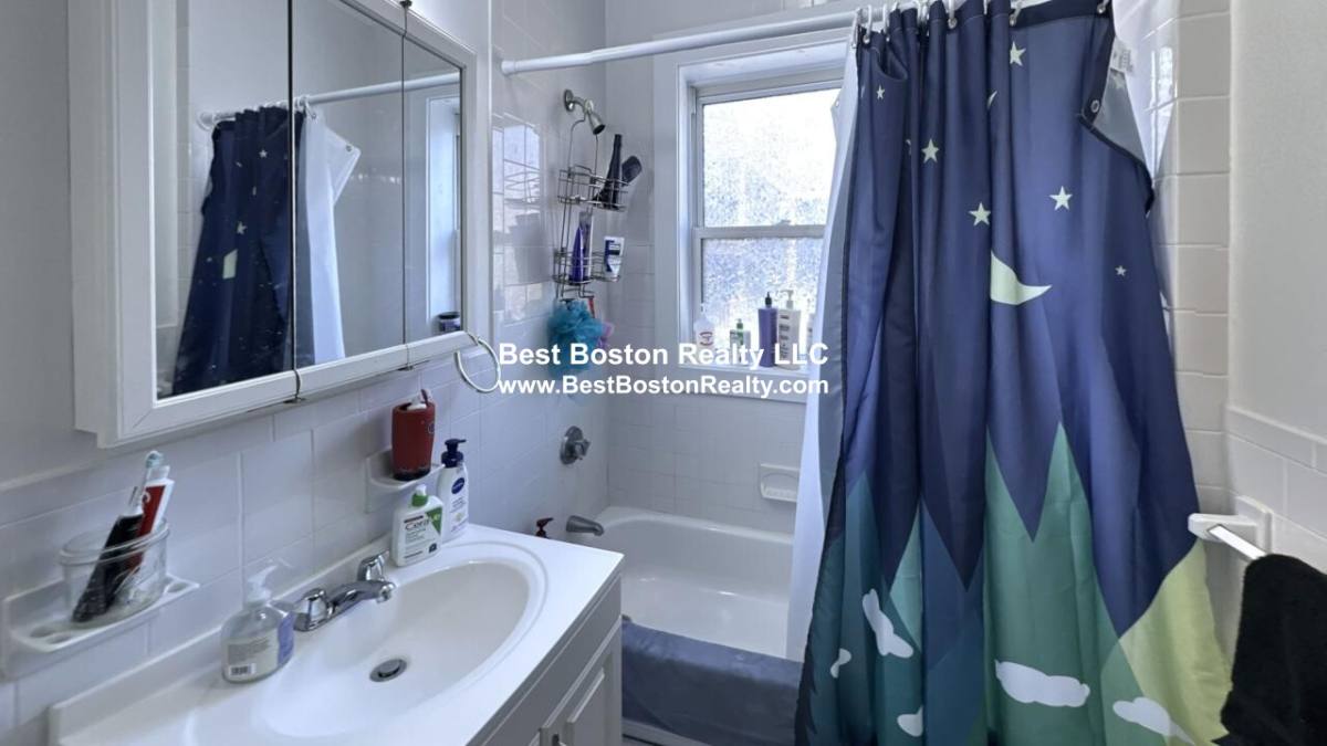 Apartment for rent at 163 Summer #25, Somerville, MA 02143