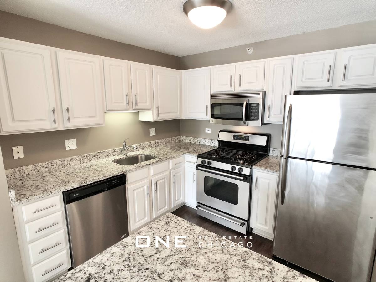 Apartment for rent at 528 N State 3, Chicago, IL 60654