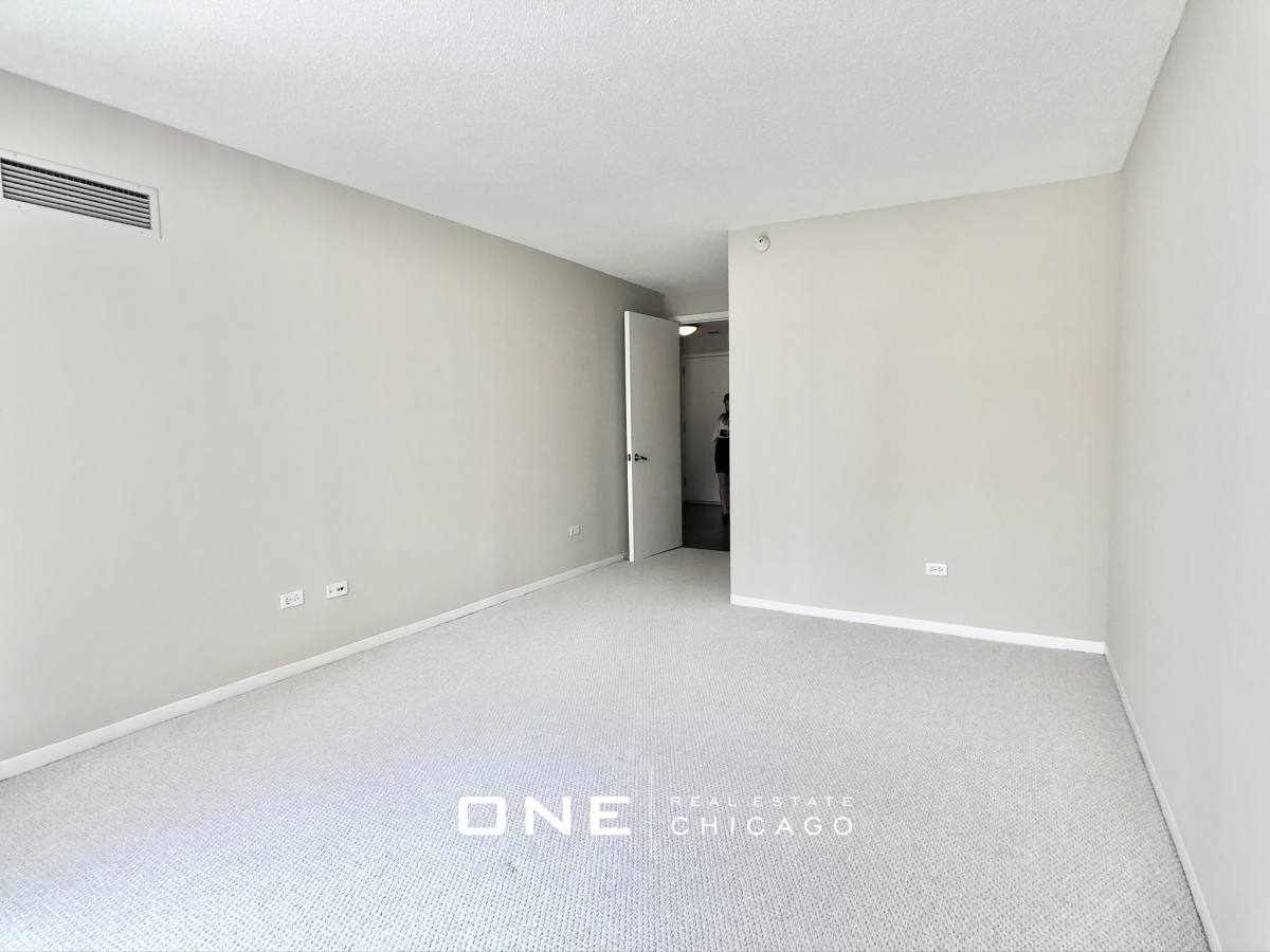 Apartment for rent at 528 N State 3, Chicago, IL 60654