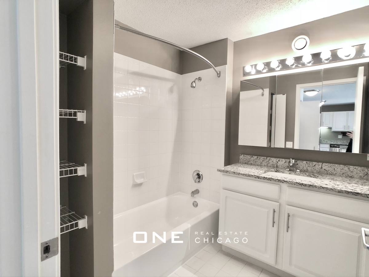 Apartment for rent at 528 N State 3, Chicago, IL 60654