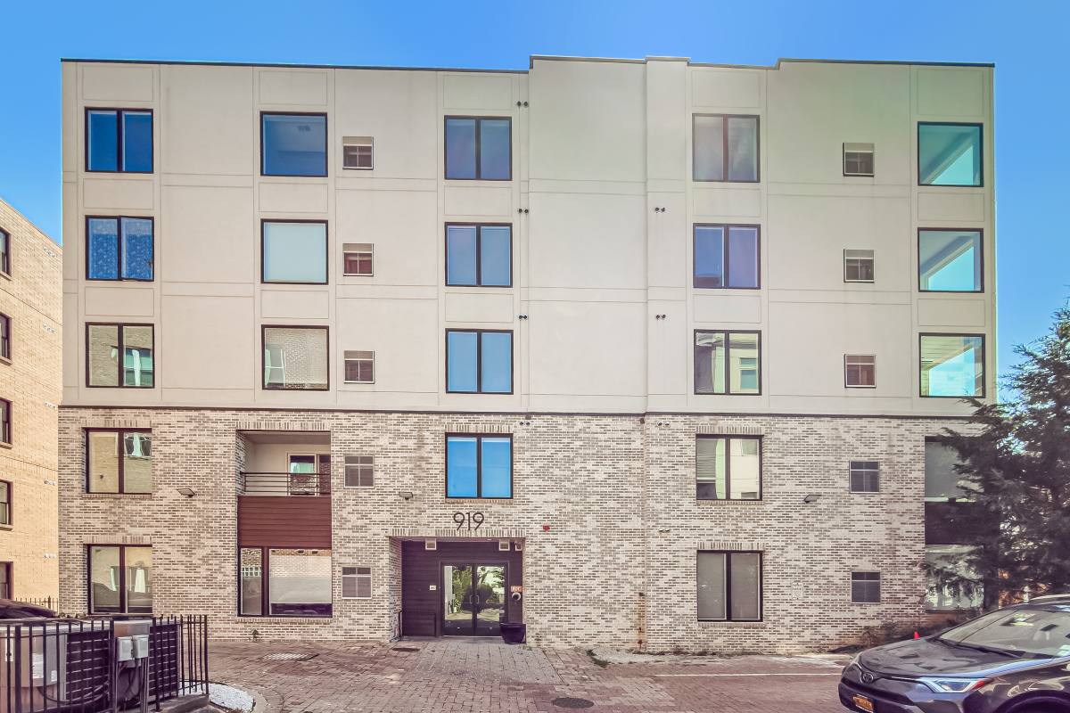 Condo for rent at 919 12th St NE #202, Washington, DC 20002