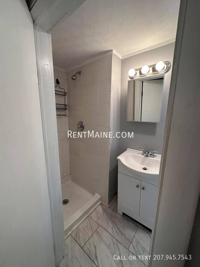 Apartment for rent at 32 Cottage St #3, Bangor, ME 04401