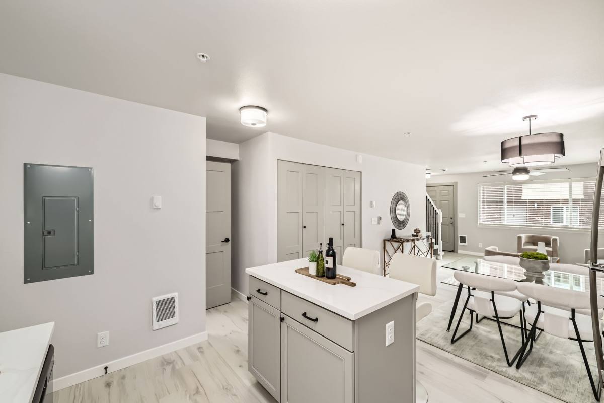 Townhouse for rent at 6707 196th St SW, Lynnwood, WA 98036
