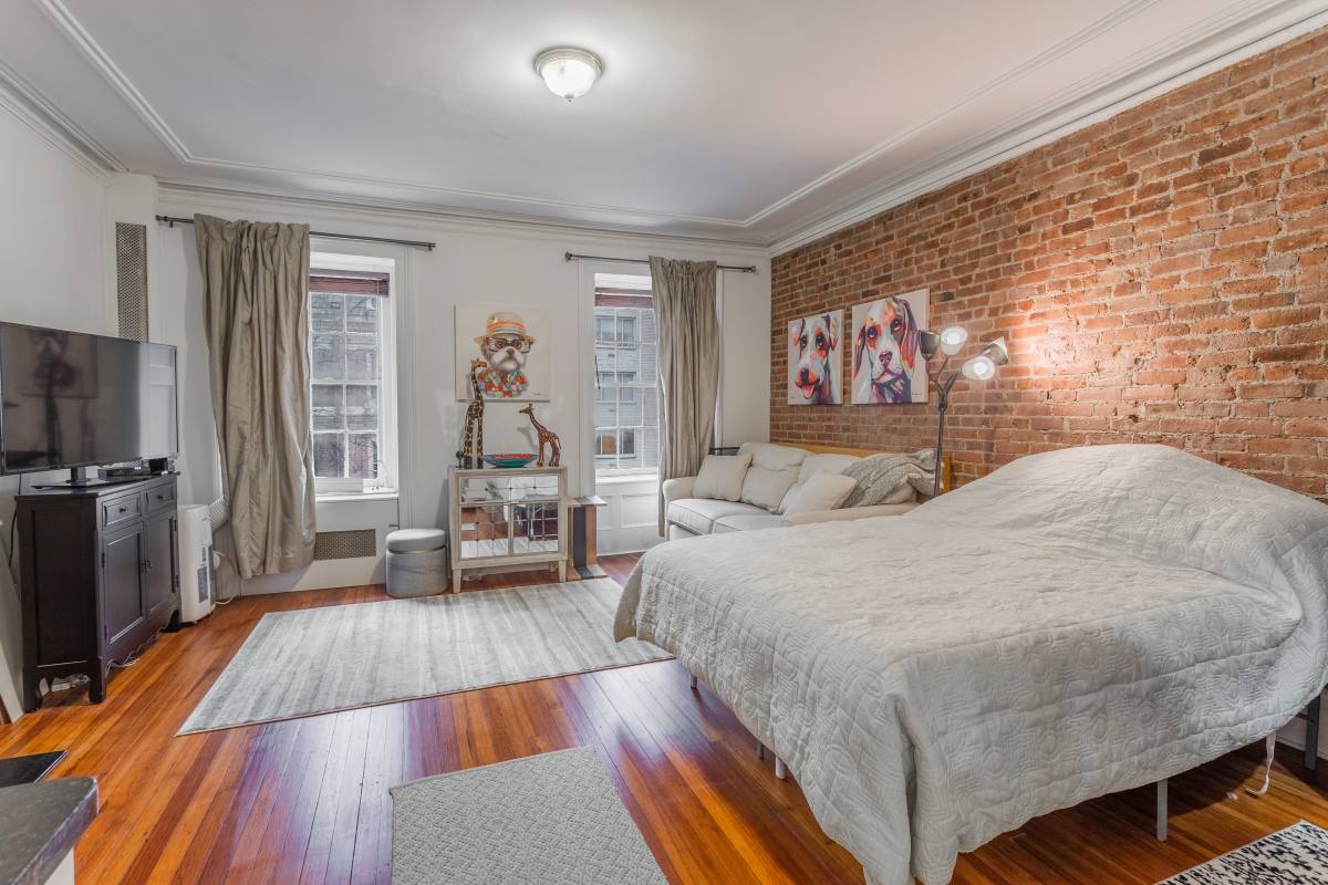 Apartment for rent at 37 E 65th St #3A, New York, NY 10065