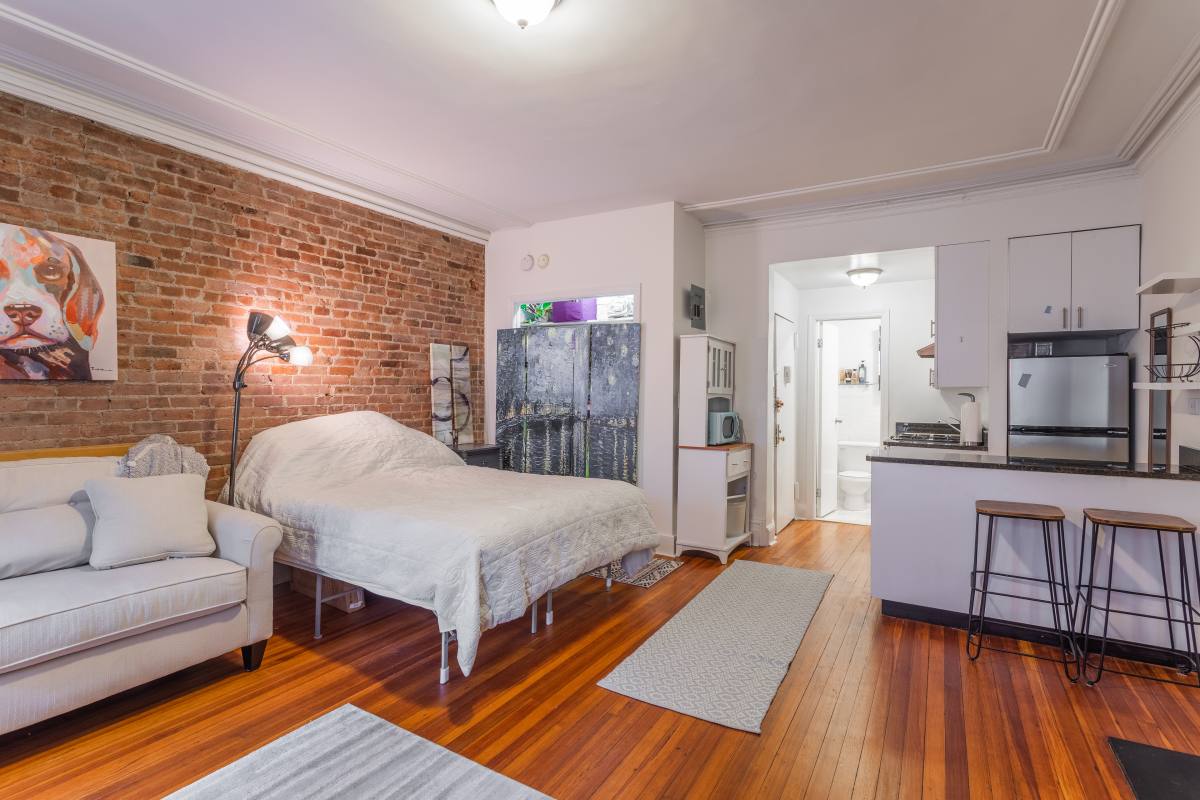 Apartment for rent at 37 E 65th St #3A, New York, NY 10065