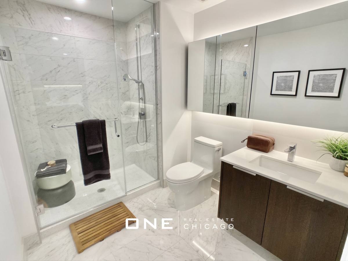 Apartment for rent at 204 W Hill, Chicago, IL 60610