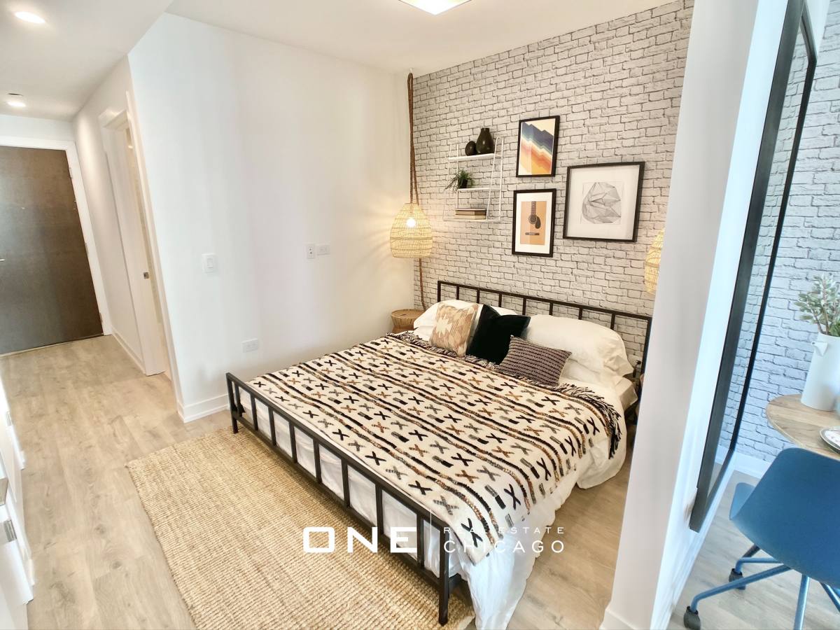 Apartment for rent at 204 W Hill, Chicago, IL 60610