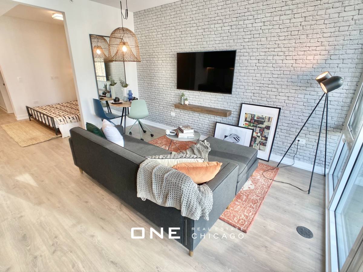 Apartment for rent at 204 W Hill, Chicago, IL 60610
