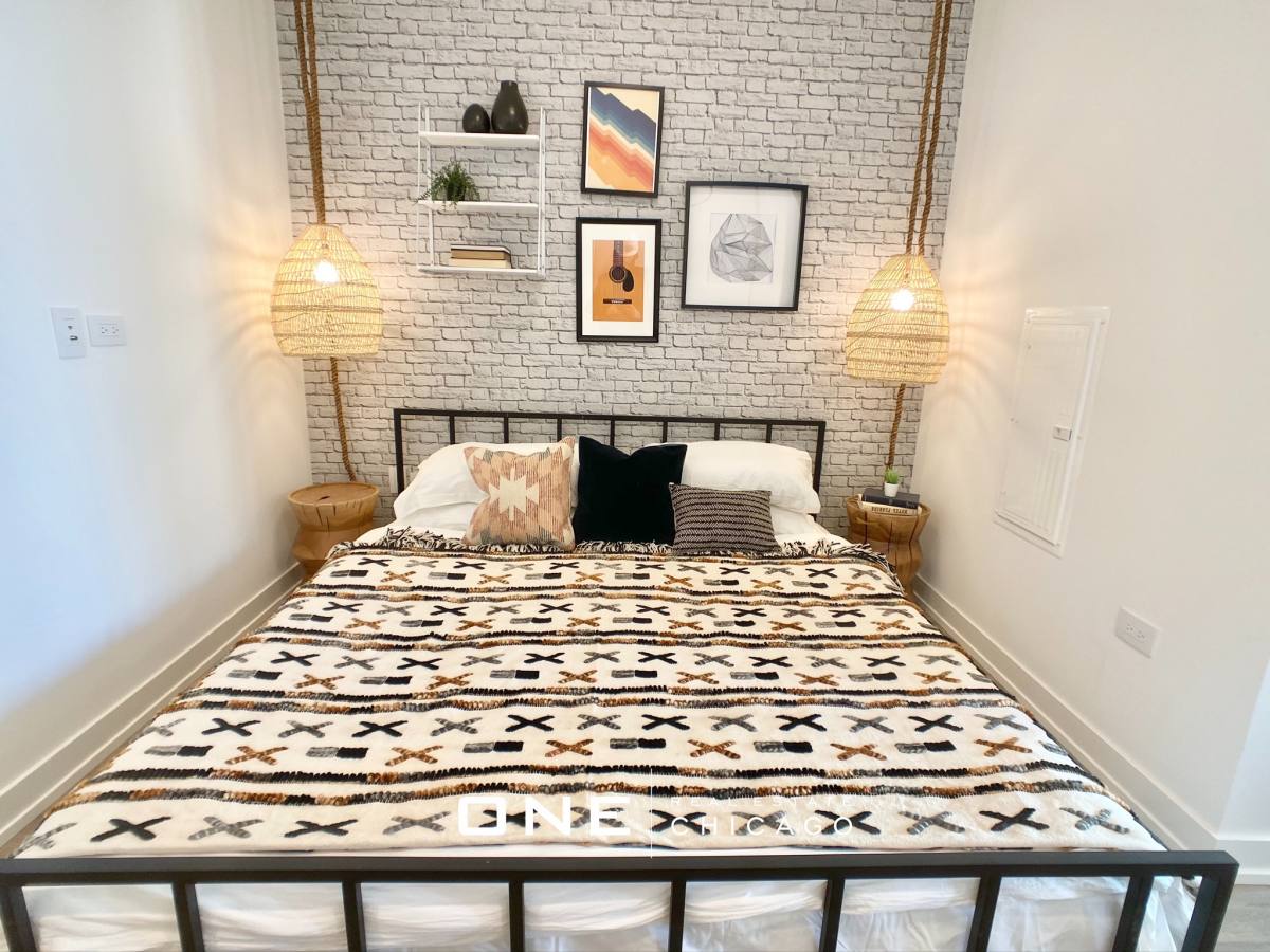 Apartment for rent at 204 W Hill, Chicago, IL 60610