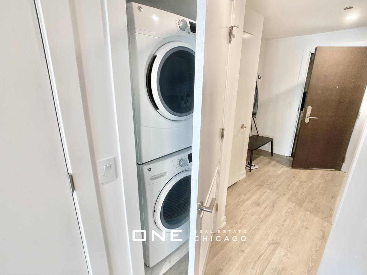 Apartment for rent at 204 W Hill, Chicago, IL 60610